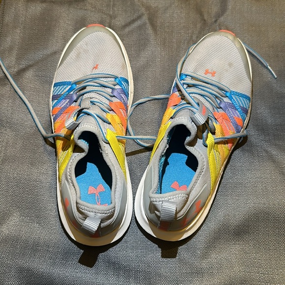 Under Armour running shoes - Picture 5 of 7